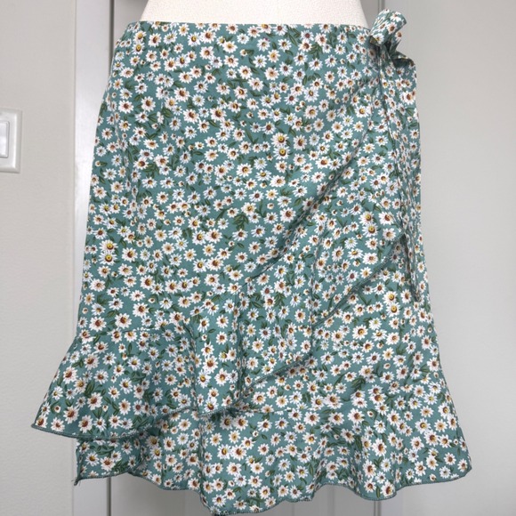 Naggoo Dresses & Skirts - Womens Ditsy Floral Ruffle Wrap Mini Skirt Size M Boho Cottagecore Green